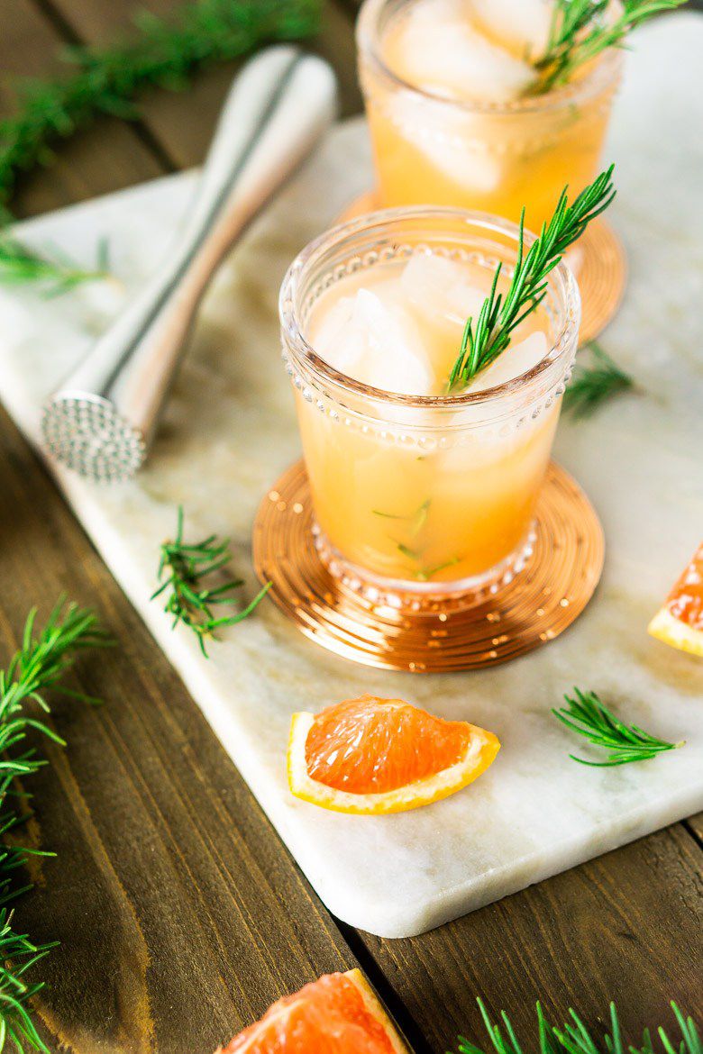 low-cal-cocktails-rosemary-grapefruit