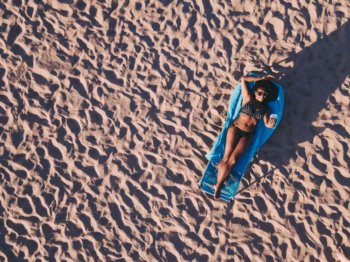 tanning sun beach melanoma skin cancer skin cancer dermatology woman health sunscreen protection tan bronze signs of melanoma