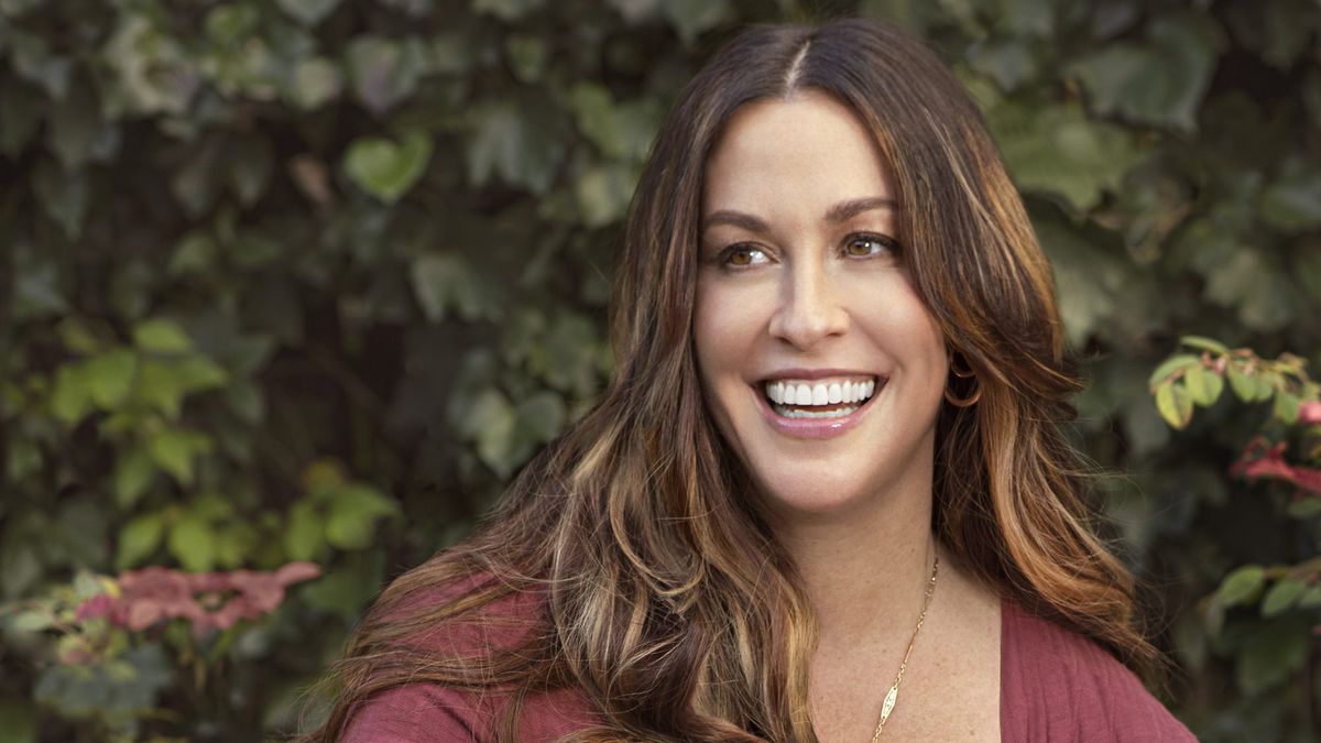 Alanis-Morrissette-Health-Mag-May-2020
