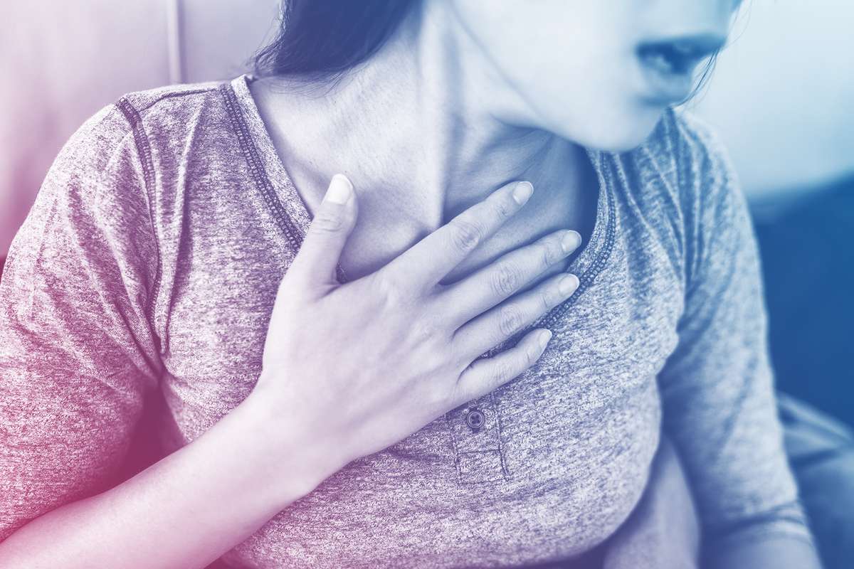 什么是胸部寒冷，Covid-19呼吸肺炎患者患有电晕病毒症状如发烧，身体疼痛呼吸困难。