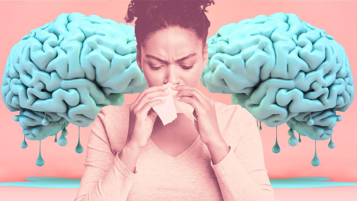 新冠病毒检测后，一名黑人女孩用餐巾摸鼻子，流鼻涕，脑背景漏水