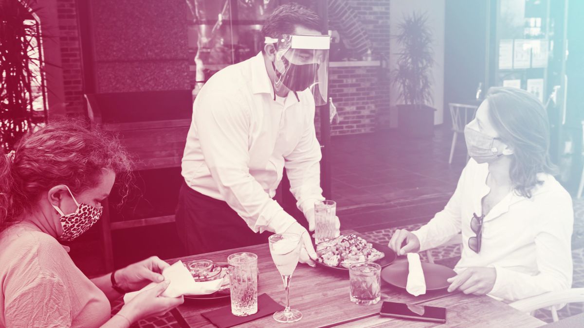 Texas-Restaurants-Face-Backlash-Threats-For-Continuing-To-Require-Masks