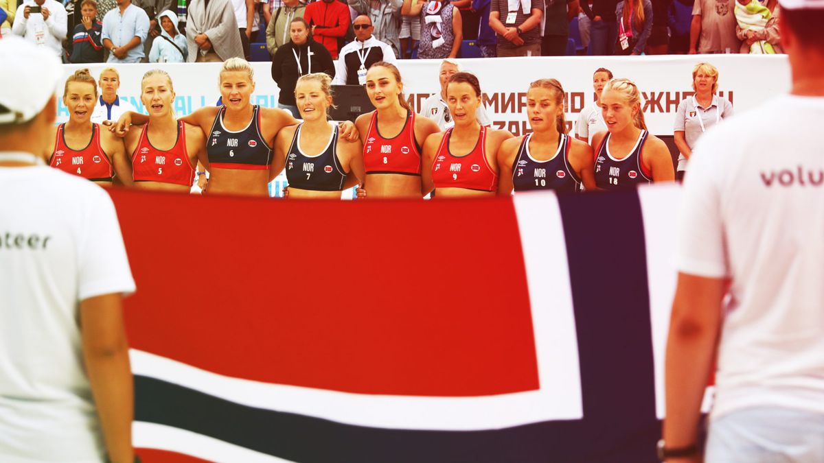 挪威 - 女性 - 手球 - 团队 - 罚款 -  $ 1700  - 播放短裤 - 而不是比基尼 - 底部-Gettyimages-1007391194
