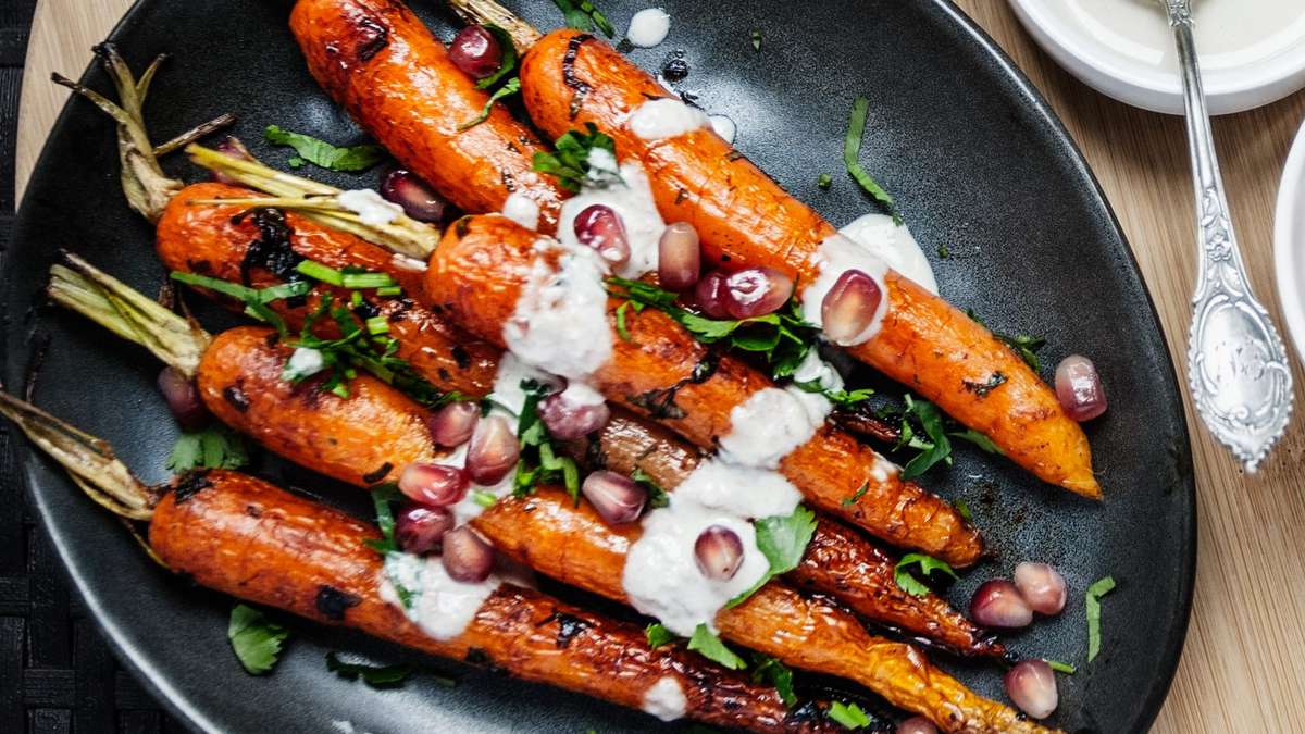 Healthy-Thanksgiving-Sides-Carrots-Tahini-Dressing-GettyImages-1134101351