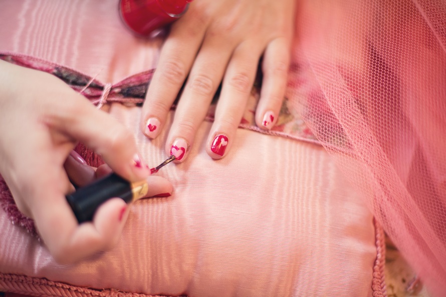 painting-fingernails-nail-polish-hearts-valentine-37553-large