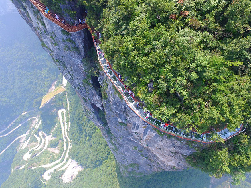 glass-bridge-zhangjiajie-national-forest-park-tianmen-mountain-hunan-china-6.jpg