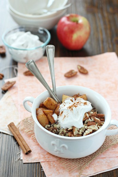 Apple_cinnamon_quinoa_breakfast_bowl.jpg