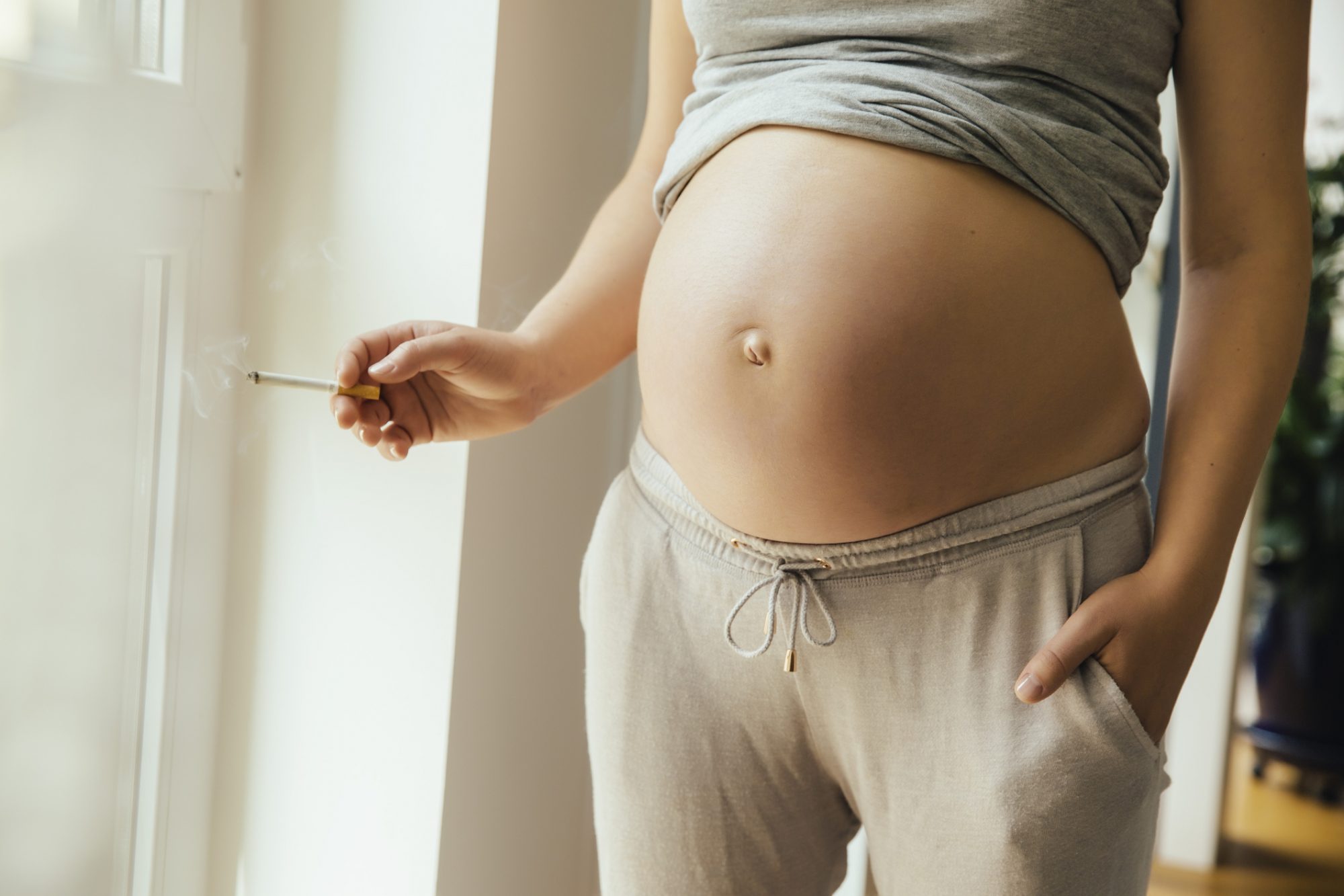 What happens to your baby if you smoke while pregnant