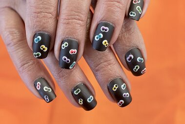 Diy Halloween Nail Art Ideas How To Paint Nails For Halloween Hellogiggles