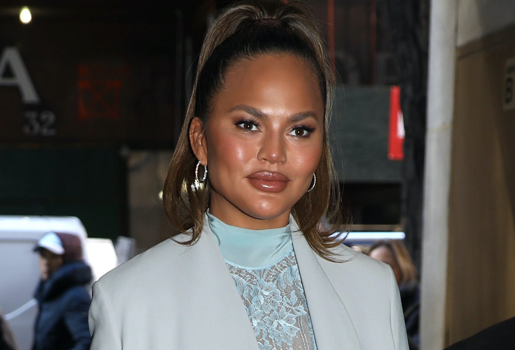 Chrissy Teigen S Dreams Came True She S The Only Celebrity Potus Follows On Twitter Hellogiggles
