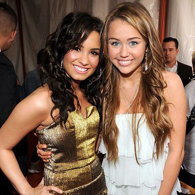 Demi Lovato, Miley Cyrus in Sheri Bodell, 2009 Kids Choice Awards, Los Angeles