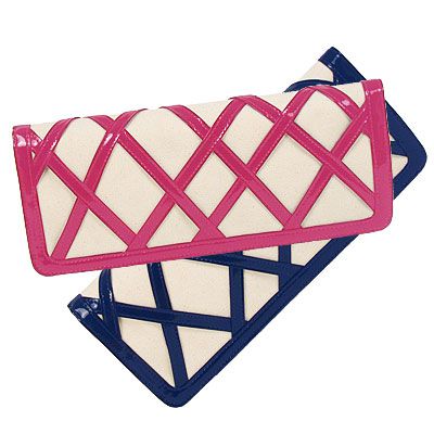 Win one of three Vivi Nightlife clutches plus 20% off all purchases on elezar.com