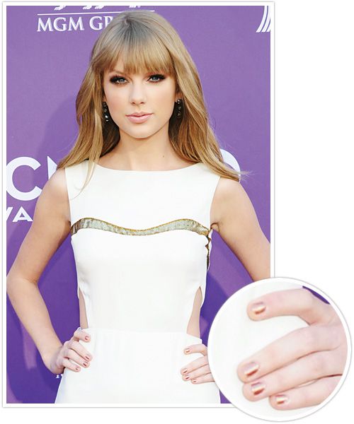 2012 Celebrity Manicures - Taylor Swift