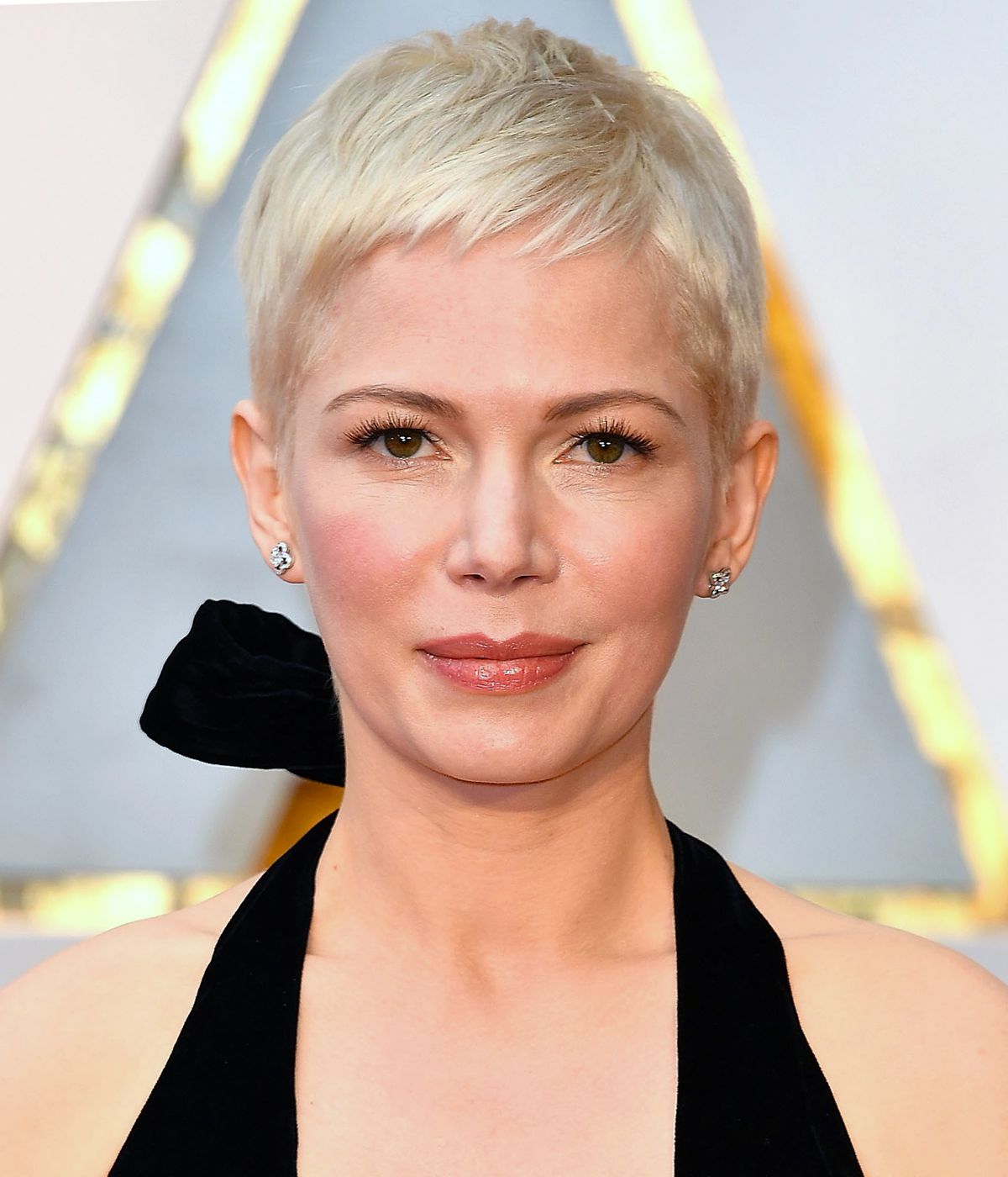 Michelle Williams arrives at the 18th Annual Screen Actors Guild Awards
