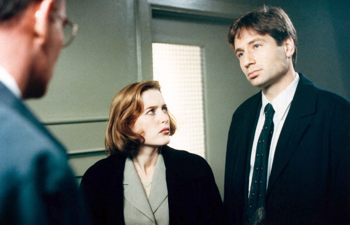 THE X-FILES, (from left): Gillian Anderson, David Duchovny, 1993-2002. TM and Copyright ©20th Centur