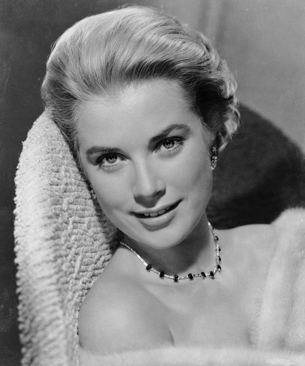 20th May 1954:  American actress Grace Kelly (1929 - 1982).  (Photo by Virgil Apger/John Kobal Foundation/Getty Images)