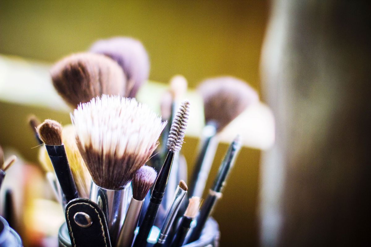 051216-makeup-brushes.jpg