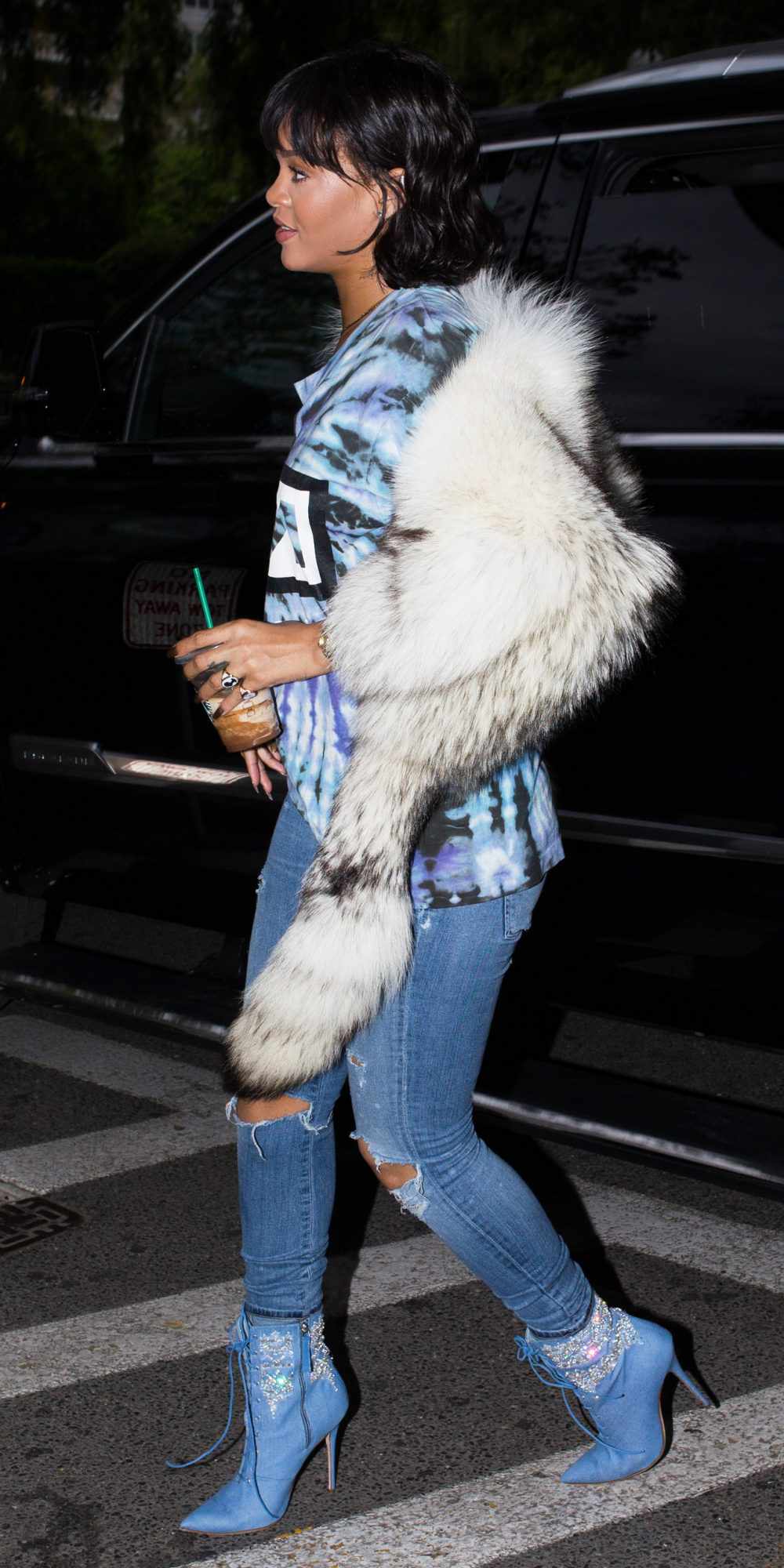 Rihanna Street Style - Embed