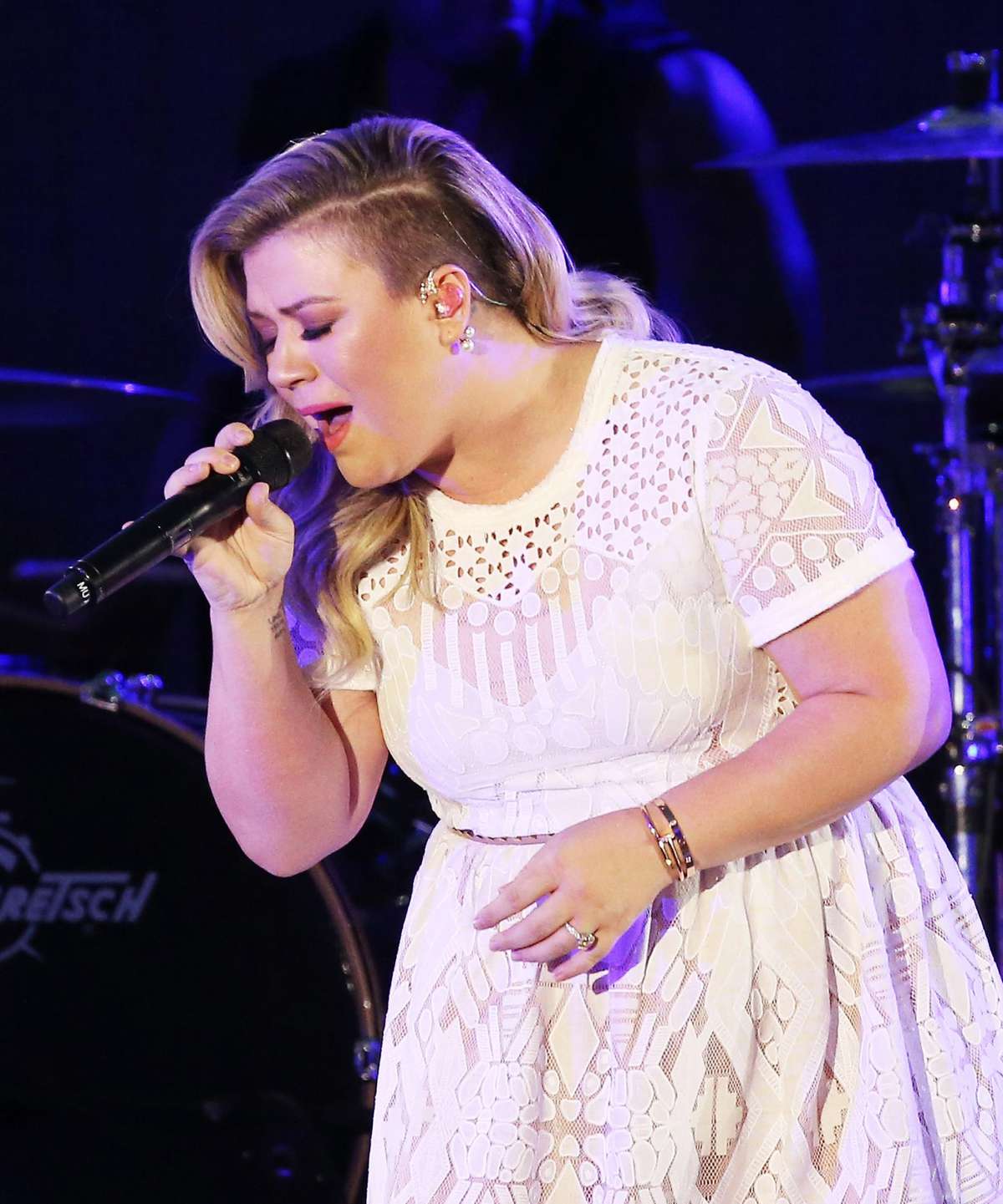 Kelly Clarkson - iHeartRadio Summer Pool Party - May 30, 2015