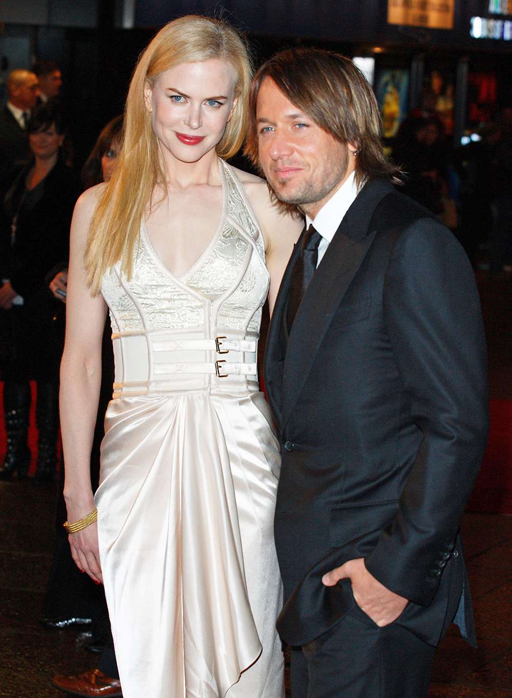LONDON - NOVEMBER 27:  Nicole Kidman and Keith Urban attend The Golden Compass world premiere held at the Odeon Leicester Square on November 27, 2007 in London, England.  (Photo by Mike Marsland/WireImage)
