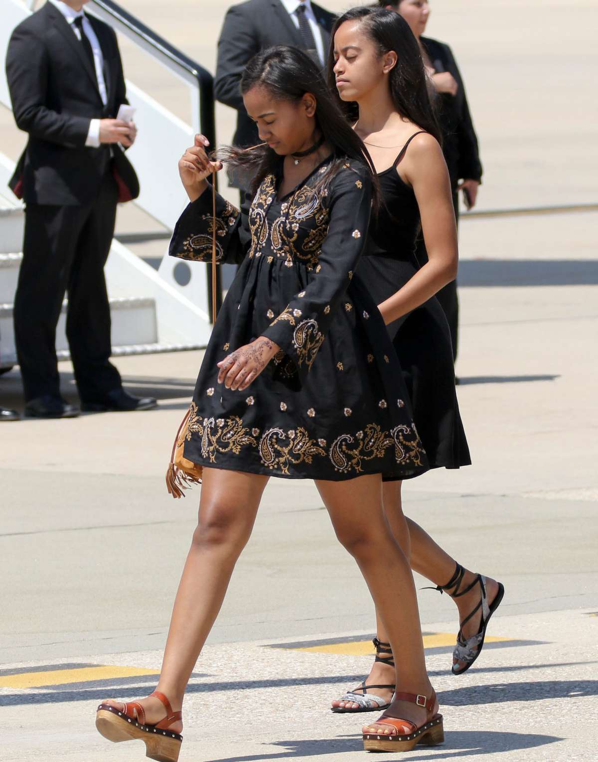 Michelle, Sasha and Malia Obama - Spain - Embed