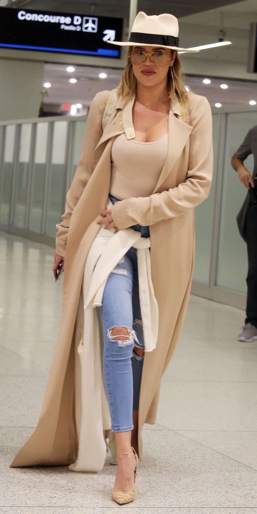 Khloe Kardashian Airport Style - Lead