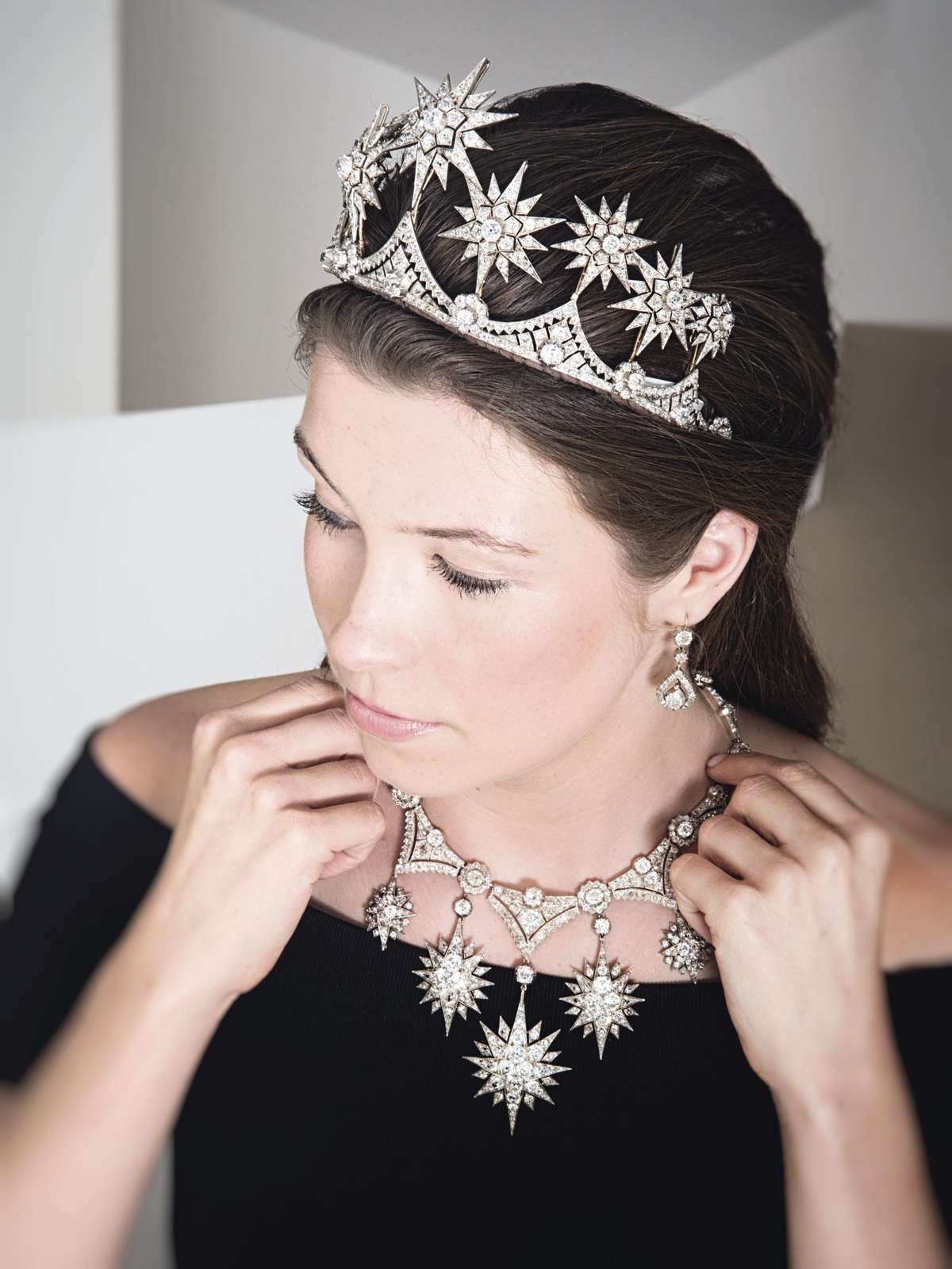 Victorian Star Tiara Auction - embed