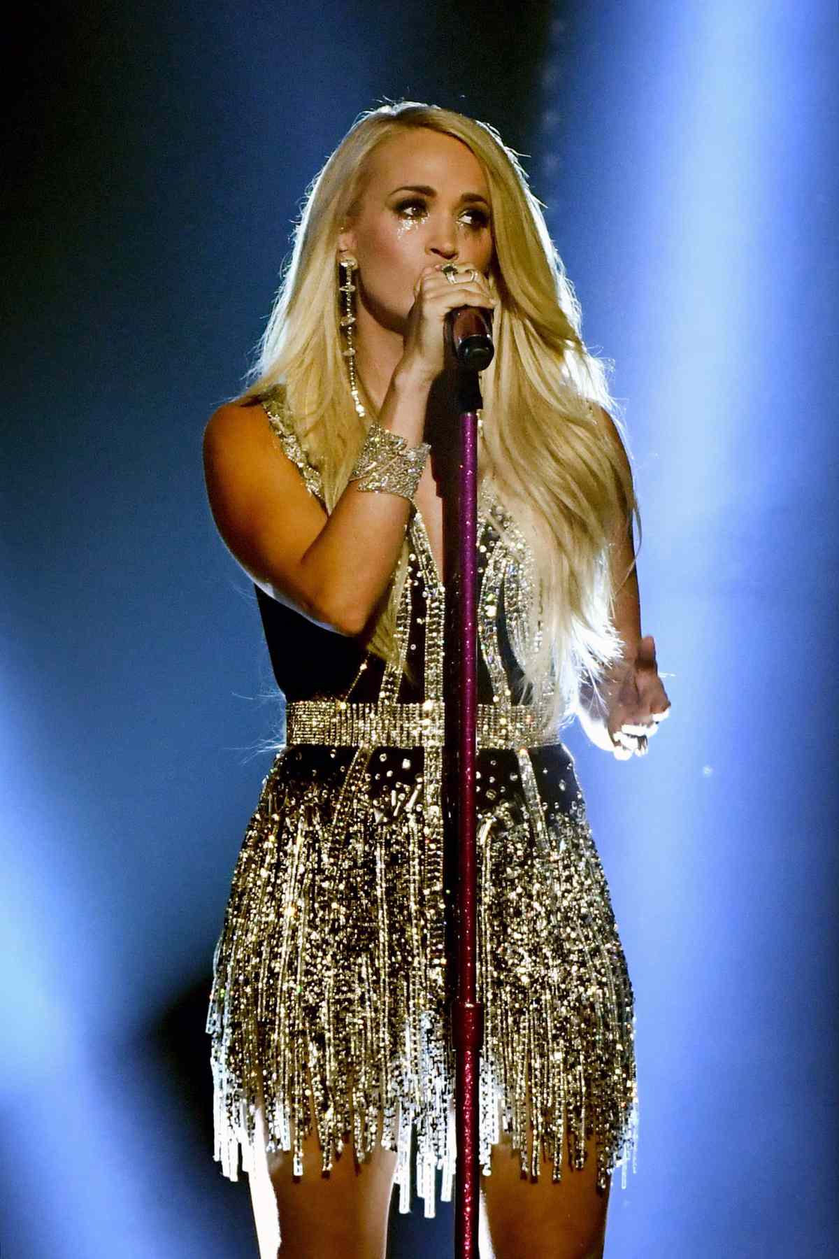 Carrie Underwood ACM performance lead