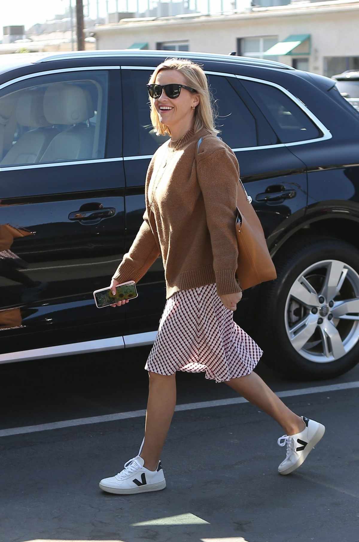 reese-witherspoon-anine-bing-oversized-cashmere-sweater