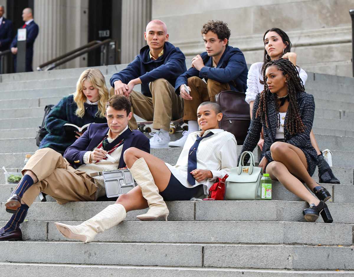 Don't Worry, The Teens On Gossip Girl Are Absolutely Wearing Ridiculous Designer Clothes