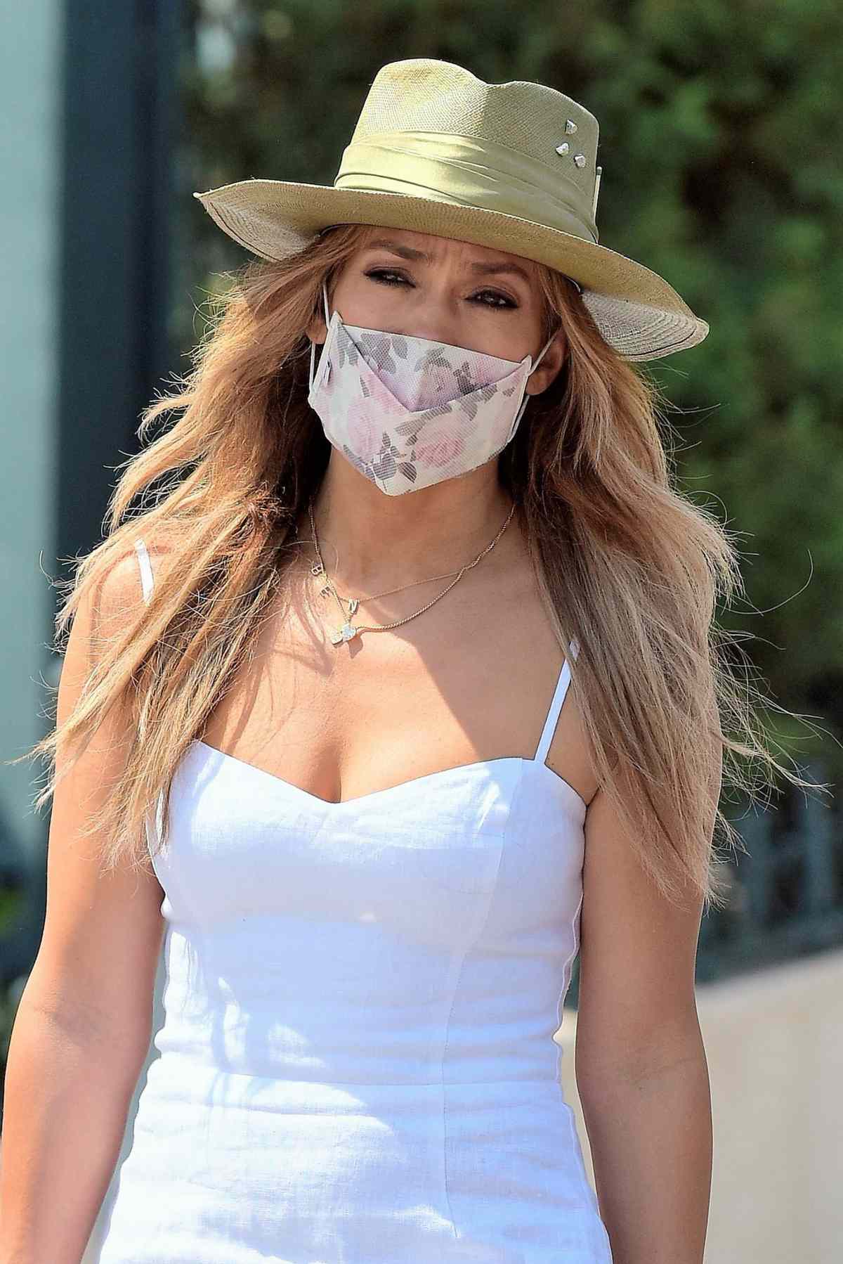 Jennifer Lopez Wore a Ben Necklace