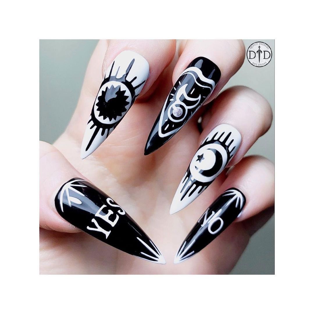 Halloween Nails - Libra