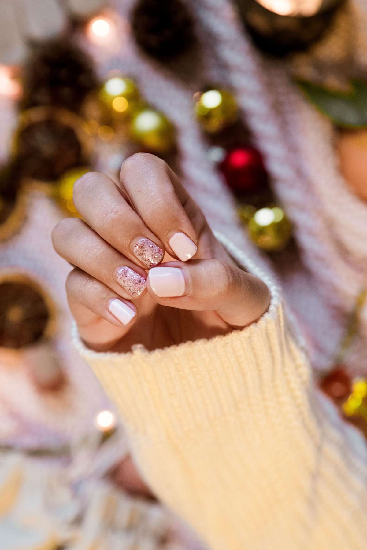 The Holiday Manicure You Should Wear, According to Your Zodiac Sign 