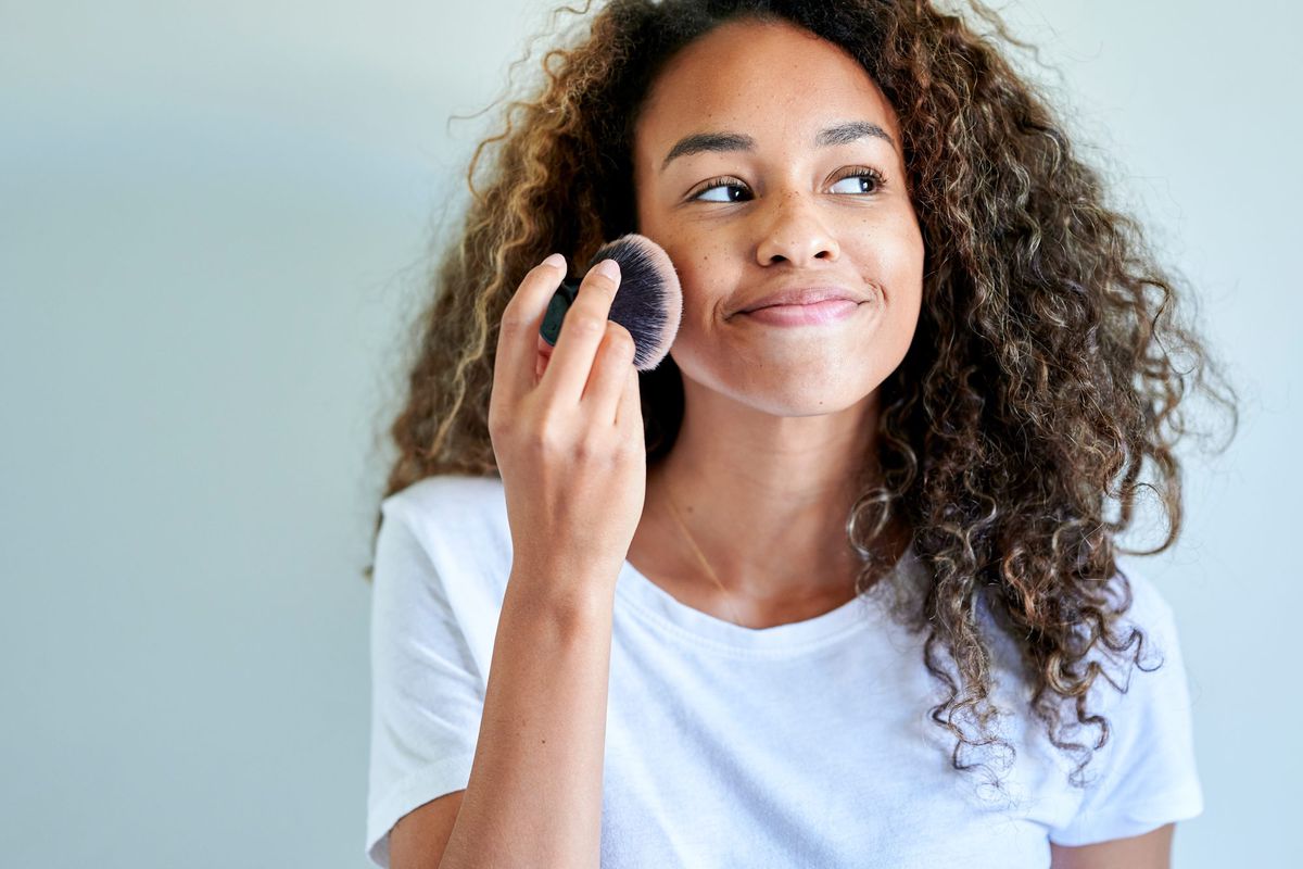 This TikTok-Famous Setting Powder Makes Shoppers Look "At Least 10 Years Younger"
