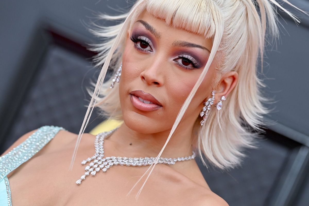 The Internet Can't Stop Talking About Doja Cats Grammy's Glam and It Was a Mix of High-Low Beauty