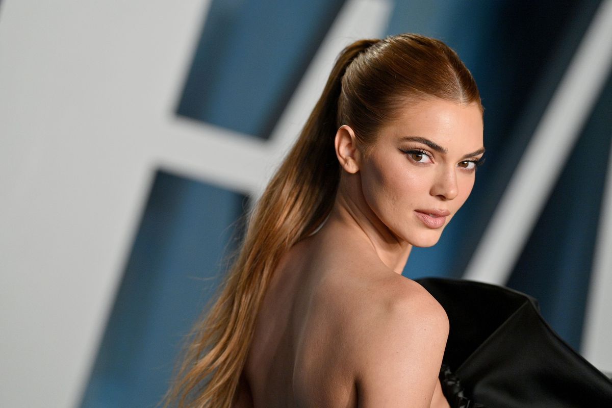 Kendall Jenner Looking Over Shoulder Black Dress 2022 Oscars