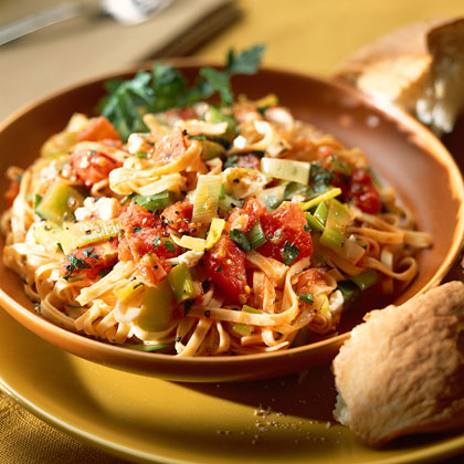 Leeks and Peppers with Linguine 