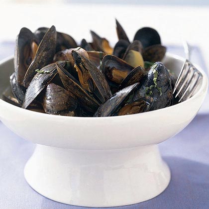 Mussels in Spicy Coconut Broth 