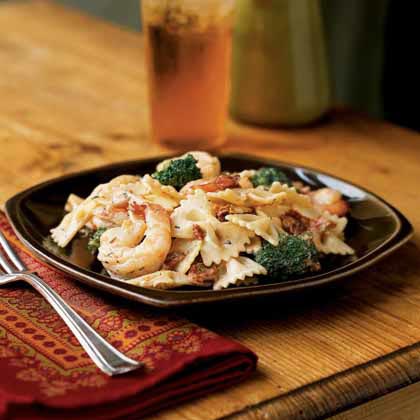 Shrimp, Broccoli, and Sun-Dried Tomatoes with Pasta 