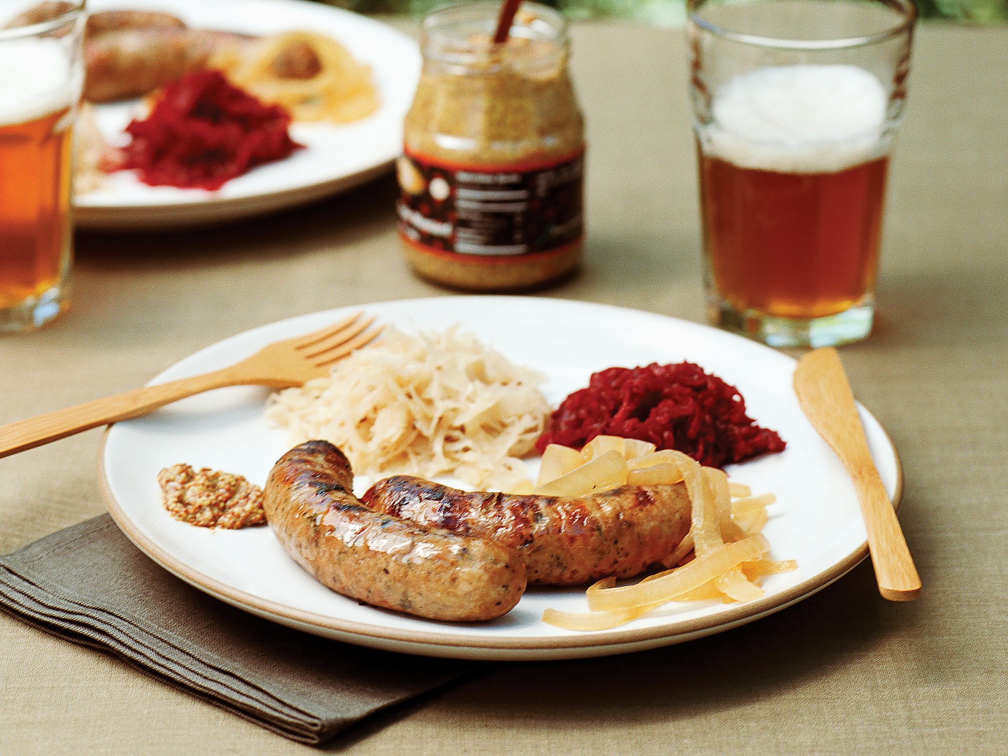 Grilled Beer-cooked Sausages 