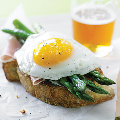 Parmesan Toasts with Asparagus, Prosciutto, and Eggs 