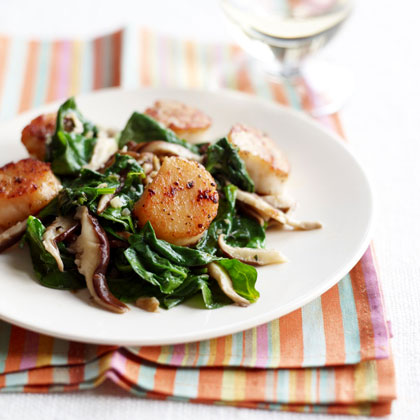 Pan-Seared Scallops with Spinach-Mushroom Saute 