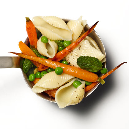 Shells With Peas, Carrots, and Mint 