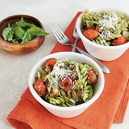 Pesto Pasta with Chicken and Tomatoes 