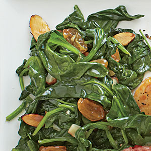 Saut&eacute;ed Spinach with Almonds and Raisins 
