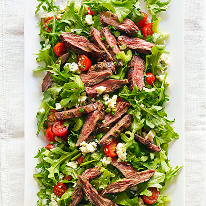 Steak Salad with Tomato and Blue Cheese