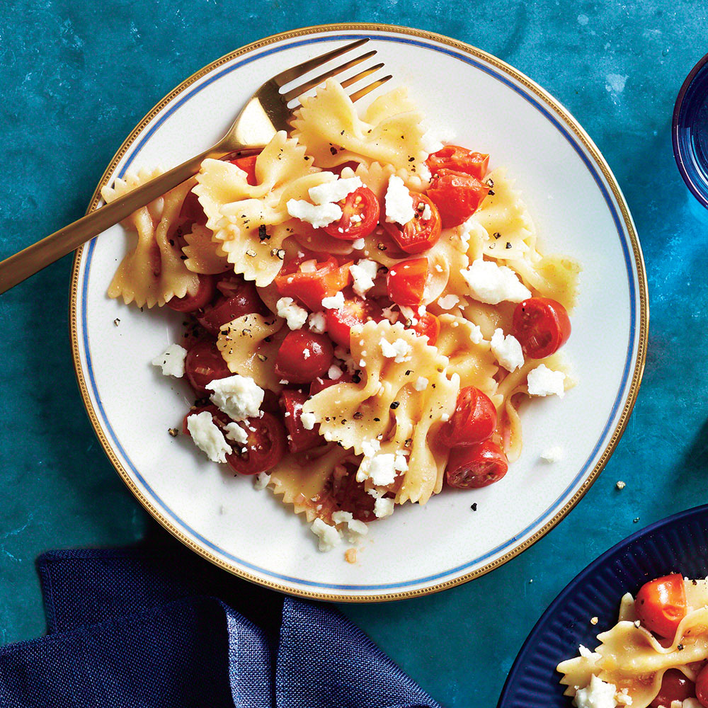 Pasta with Marinated Tomatoes and Feta 