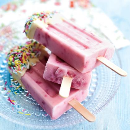 white-chocolate-strawberry-yogurt-ice-pops-ay.jpg