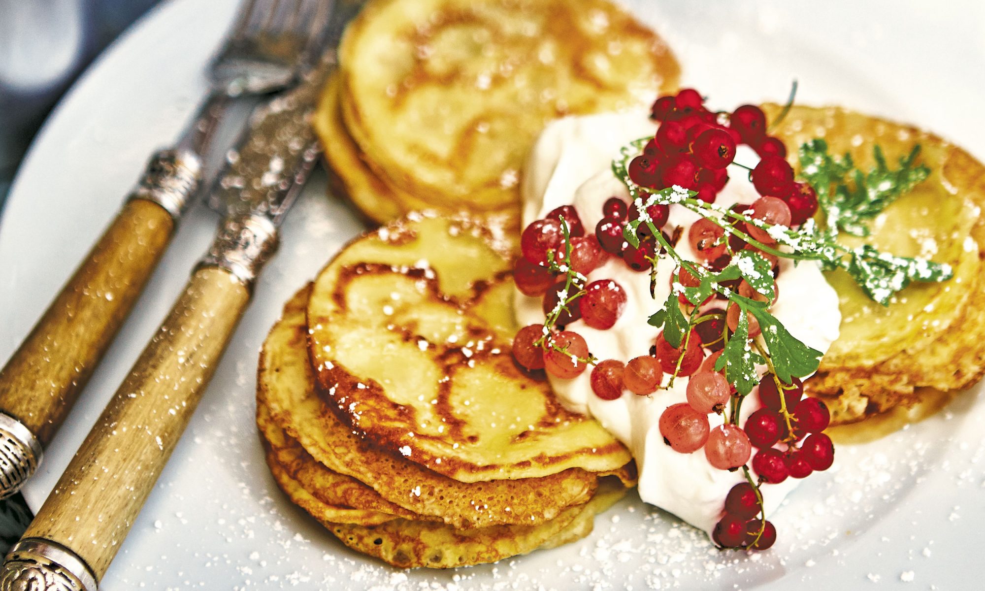 Make-Ahead Mini Pancakes with Berries and Cream 