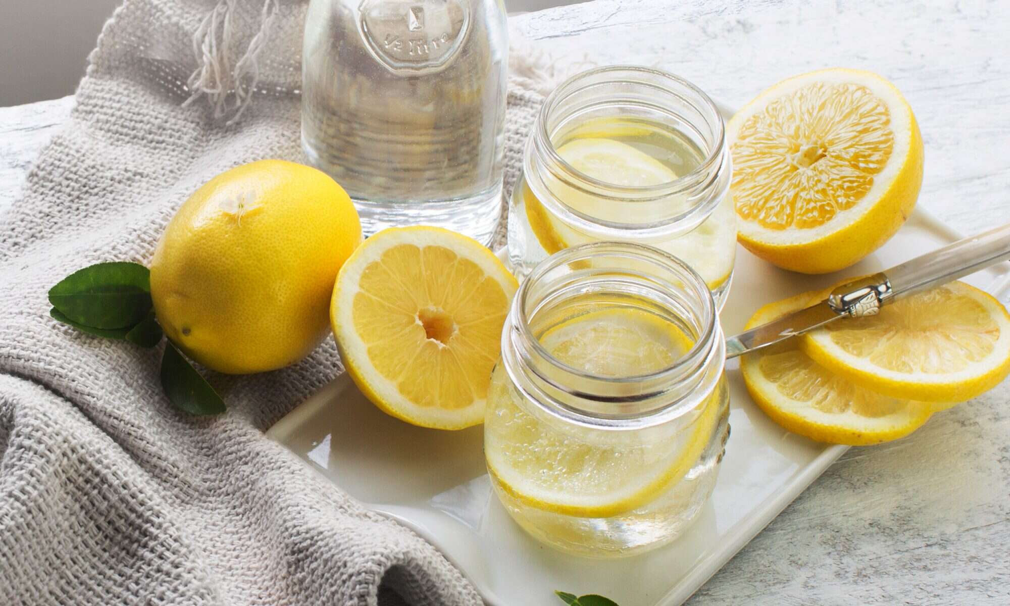 EC: Drinking Water with Lemon in the Morning Is Good for You
